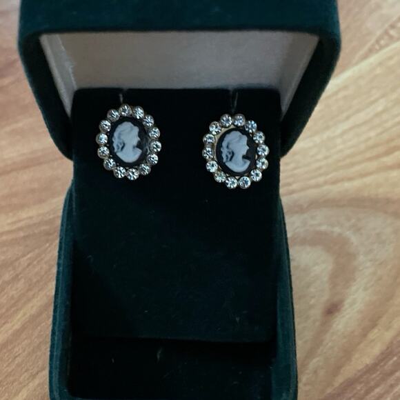 Old Oval Earrings - Picture 3 of 3